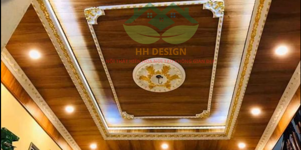 trần nhựa giả gỗ với bề mặt phẳng